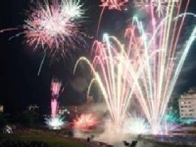 季節によっては週末に花火も上がります。