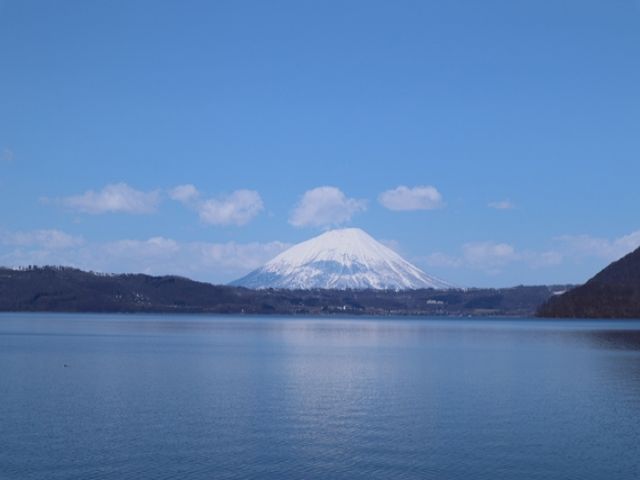 四季折々の自然と生活環境の便利さ、両方兼ね備えているのが洞爺湖温泉です！