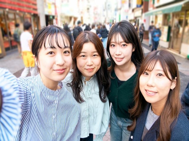 10代〜40代と幅広い年代の方が活躍中♪お休みの日はスタッフさん同士で観光に…オススメです