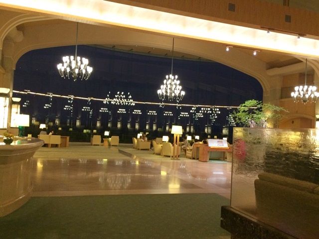 道内屈指のラグジュアリーホテルでロビー周りのサービスをお願いします！