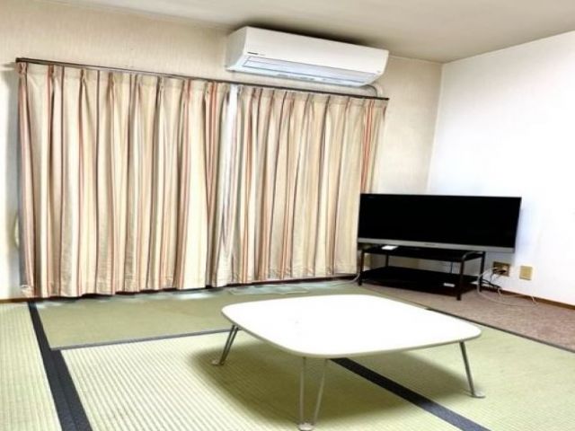 【寮：内観】室内には嬉しい風呂・トイレ付です♪