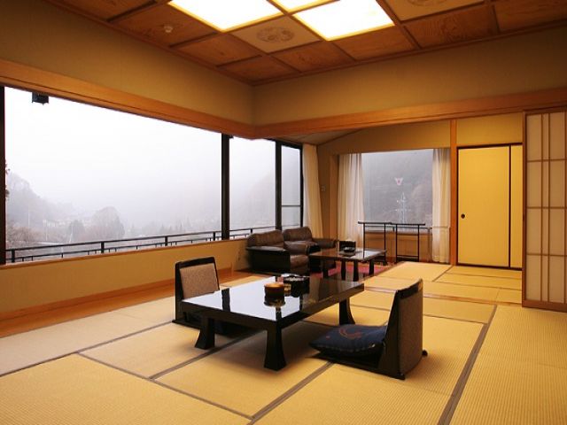 山間にひっそりと佇む老舗旅館☆