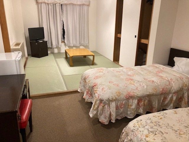 【相部屋】友人同士の方は以前まで客室として使われていた広い部屋をご利用できます！